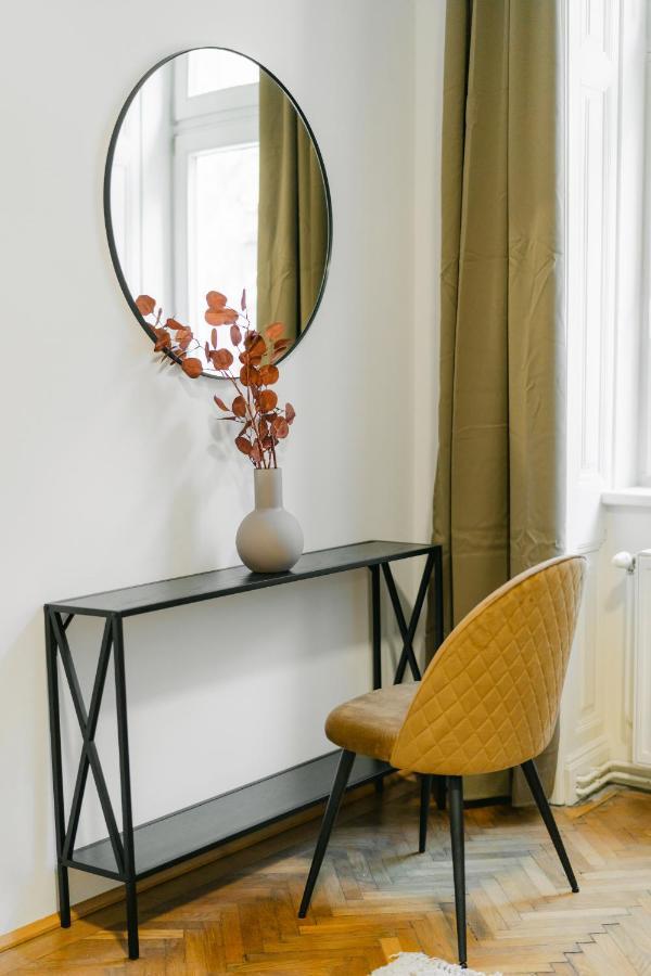 Cozy Apt Perfect For 4-6 Tv Metro Self-Checkin Vienna Exterior photo